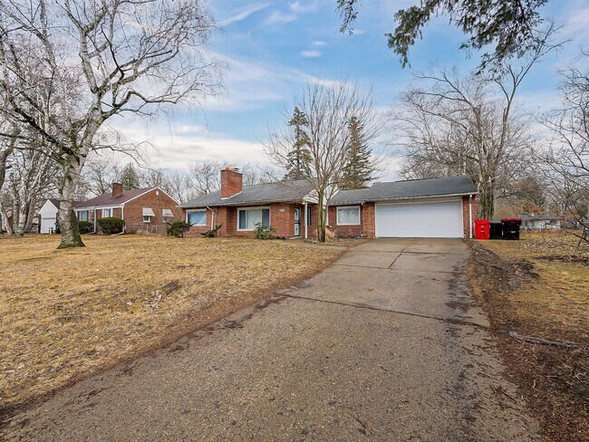 Foto del edificio - Welcome to this charming single-family ran...