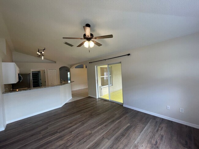 Building Photo - GORGEOUS 3 Bedroom, 2 Bathroom Home in Del...