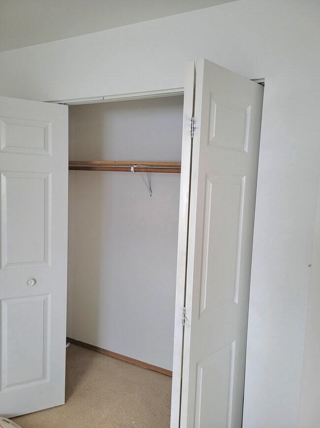 1322 E 9th St Unit 2E, Lockport, IL 60441 Condo for Rent in Lockport