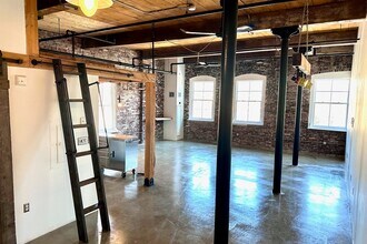Building Photo - 172 Middle St