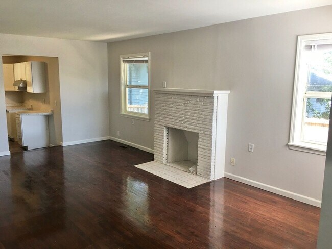 Building Photo - Remodeled Licton Springs Home with Huge Yard