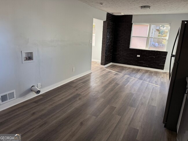 Building Photo - 453 Azalea Dr