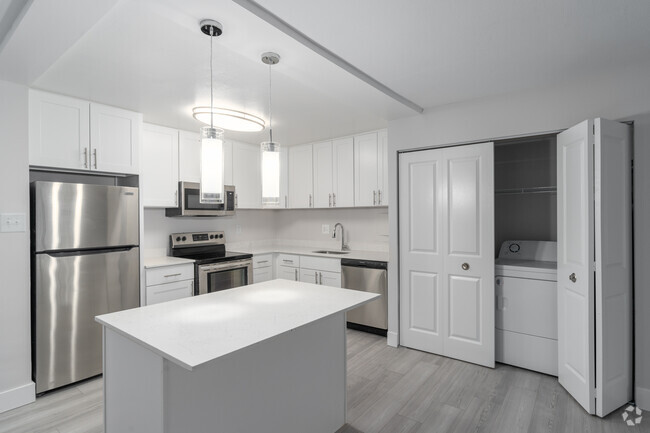 2BE, 2BA - 1350SF Cocina - Towers at Wyncote