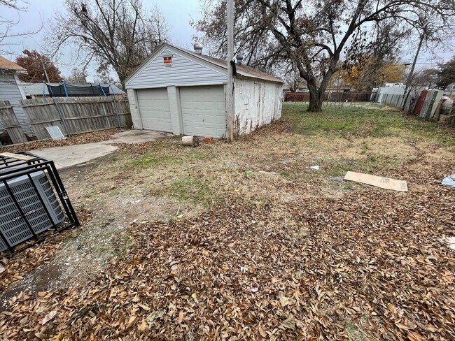 Building Photo - 2 br, 1 bath House - 2648 SW Grand Blvd