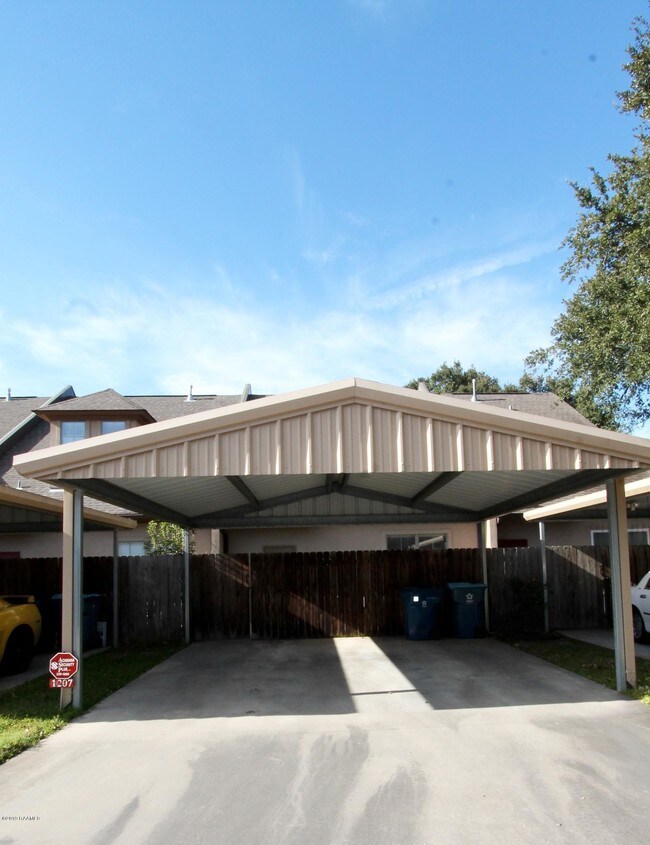 Building Photo - 1207 Court Ave