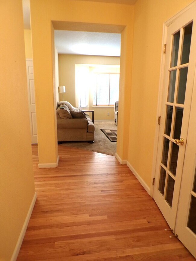 Foto del edificio - Cozy Hidden Gem in the Heart of Lakewood! ...