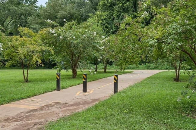 Building Photo - 3036 Will Rogers Pl SE