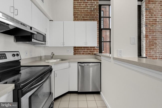 Building Photo - 303 Vine St