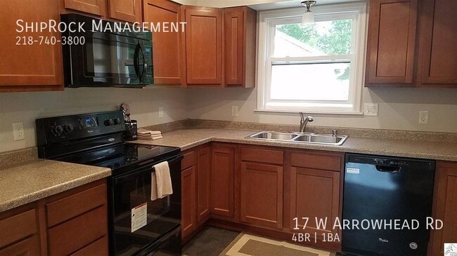 Foto del edificio - 17 W Arrowhead Rd