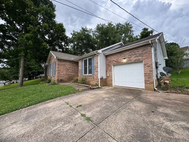 Foto del edificio - Single Family Home in Clarksville