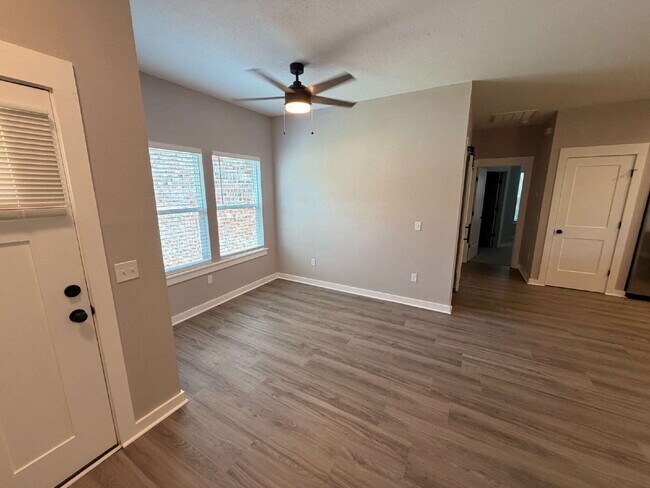 Foto del edificio - 23 Blair Ln