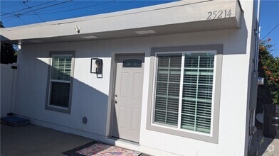 Building Photo - 25214 Oak St