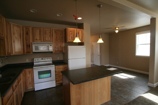 Foto del edificio - Matheson Way Townhouse