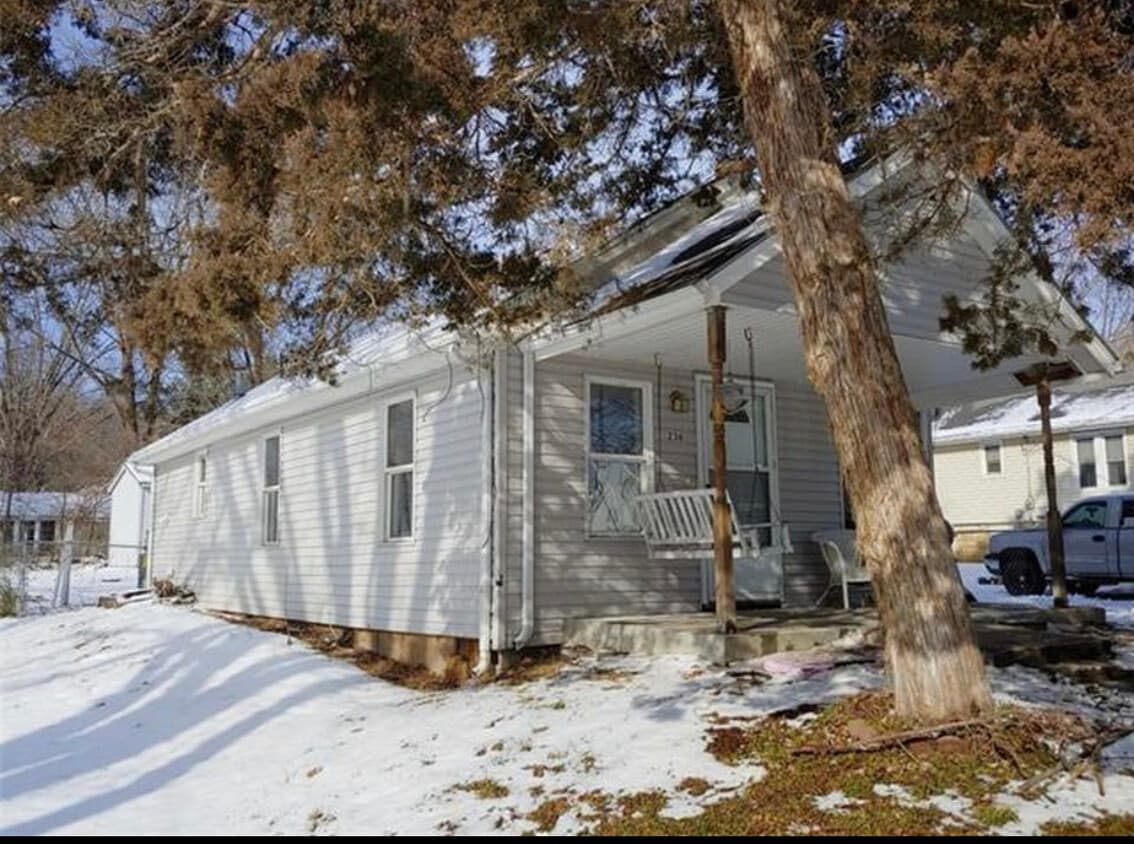 Primary Photo - 236 Valley St