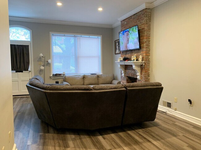 Foto del edificio - Fully Remodeled 4 Bedroom/2 Bath!!!!