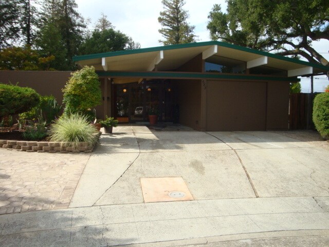 Frente - 683 Tiffany Ct