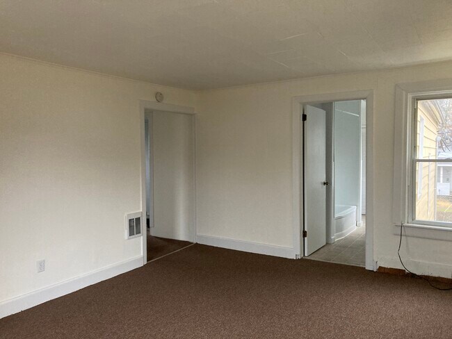 Building Photo - 95 Foxhall Ave