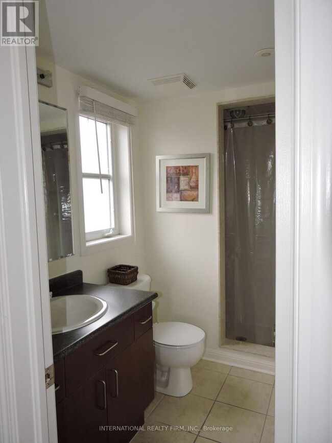 Building Photo - 714-714 Neighbourhood Cir