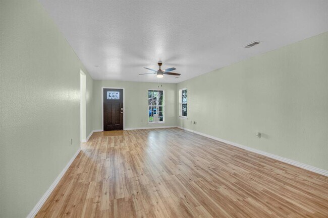 Building Photo - 1410 Bardwell St