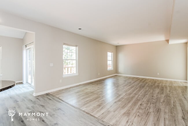Building Photo - 327 Cumbre Ct
