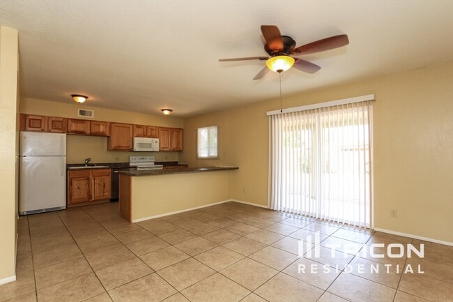 Foto del edificio - 3308 E Bloomfield Rd