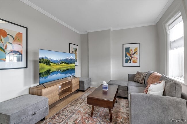 Building Photo - 617 Niagara St