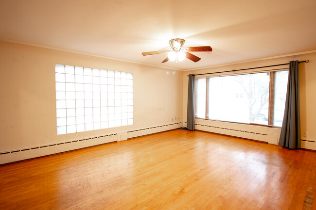 Livingroom - 1417 12th St N