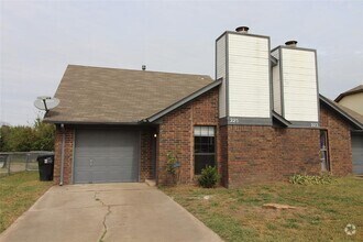 Building Photo - 225 Skylark Ct