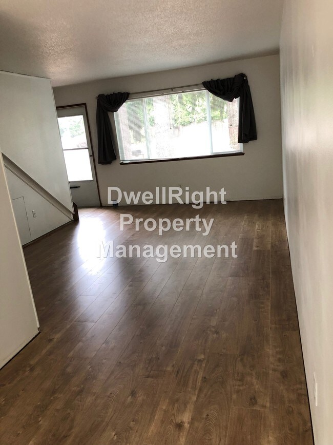 Foto del edificio - 14547 SW Hall Blvd