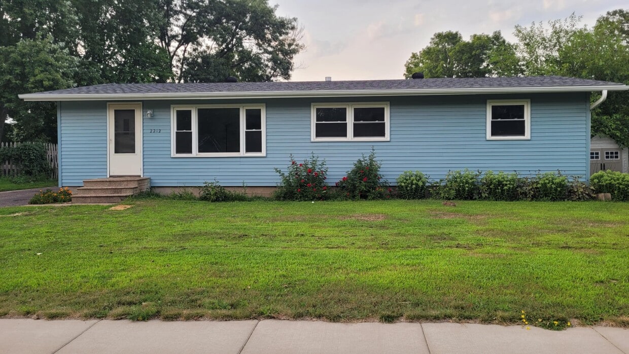 FRONT - 2212 Bartlett Ave