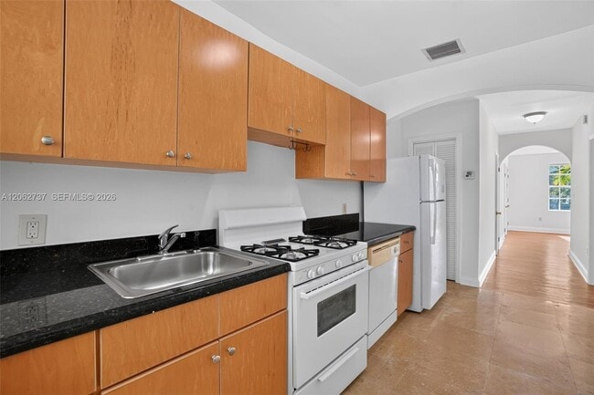 Building Photo - 1027 Euclid Ave