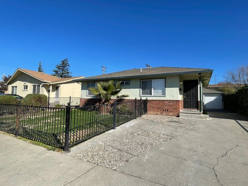 Primary Photo - 476 Malabar Dr