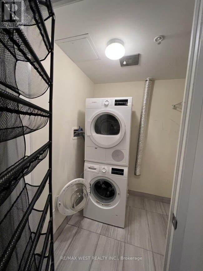 Building Photo - 555 Wilson Ave