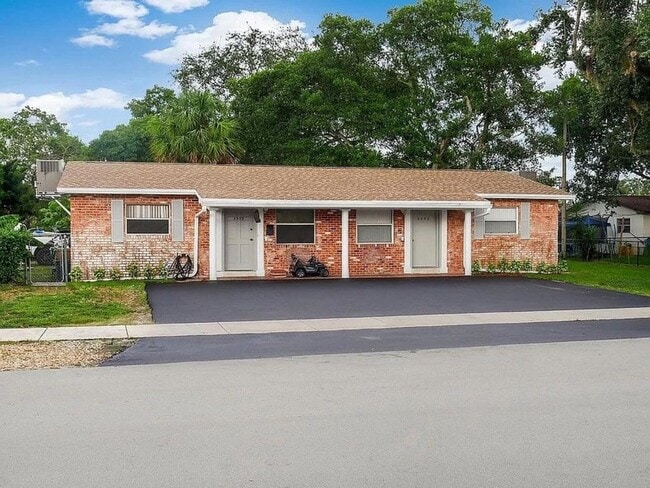 Photo - 4350-4352 SW 62nd Ave House