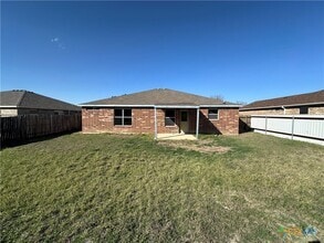 Building Photo - 3606 Lakecrest Dr
