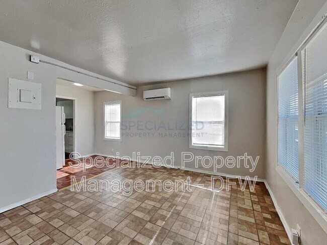 Building Photo - 4530 Collins Ave