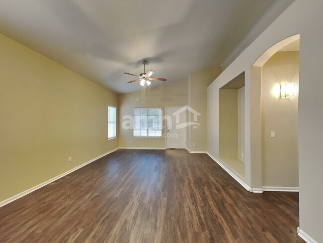 Foto del edificio - 15640 W Magnolia St