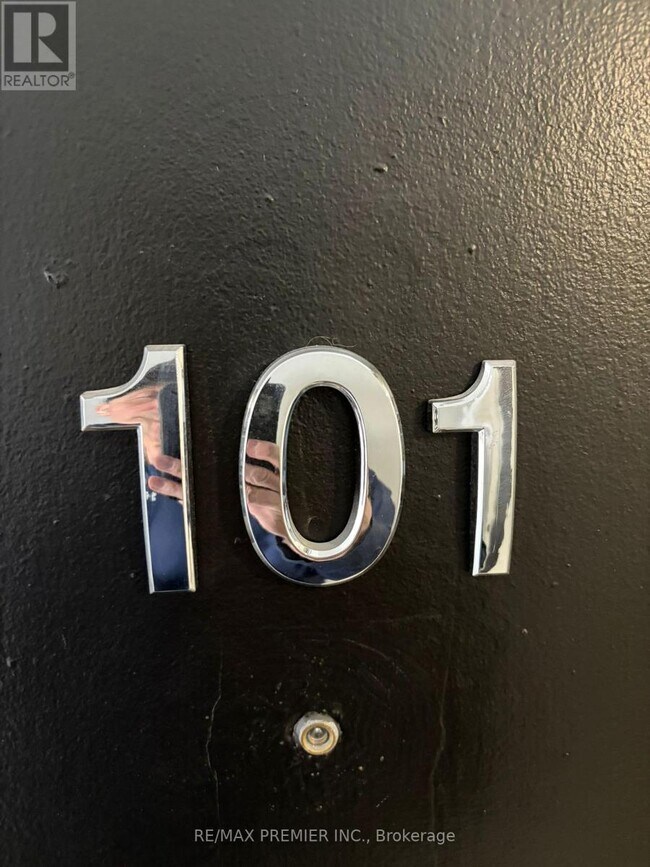 Photo du bâtiment - 112 St Joseph's Dr