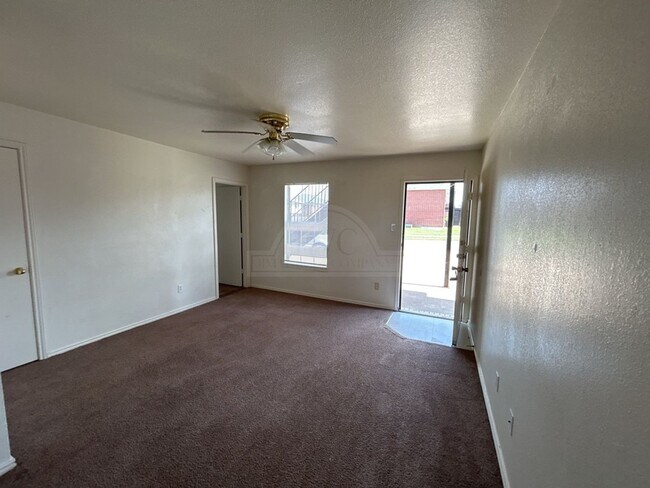 Building Photo - 5804 Greengate Dr