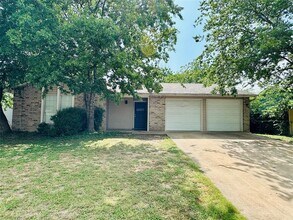 Building Photo - 1504 Sagebrush Dr