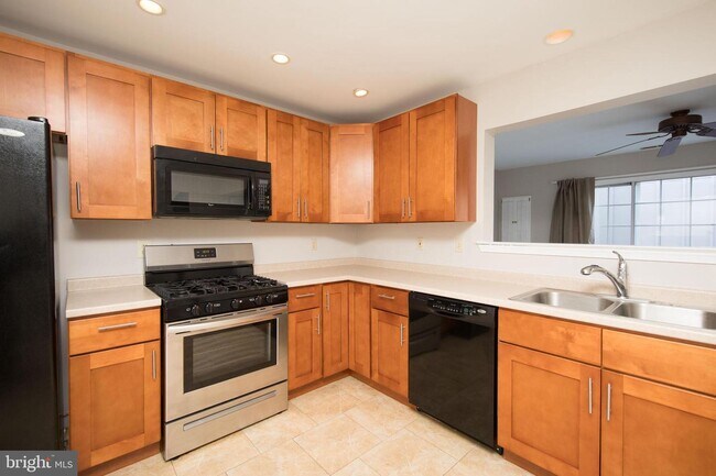 Foto del edificio - 227 Copper Beech Dr