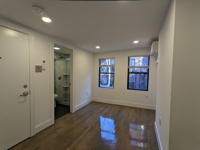 Building Photo - 61 Joy St