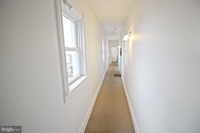 Building Photo - 754 N 11th St