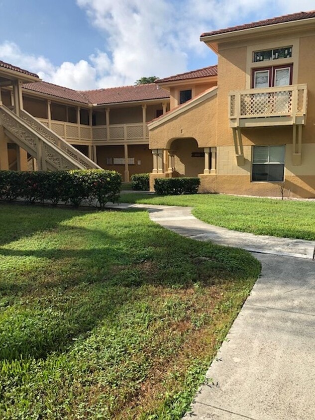 Palm Lakes Condo - Palm Lakes Condo
