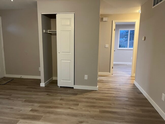 Building Photo - 7690 Rustic Woods Dr