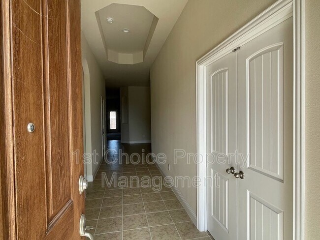 Building Photo - 352 Sugar Creek Ln