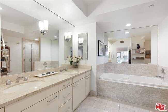 Building Photo - 13600 Marina Pointe Drive Apt ##1214, Mari...