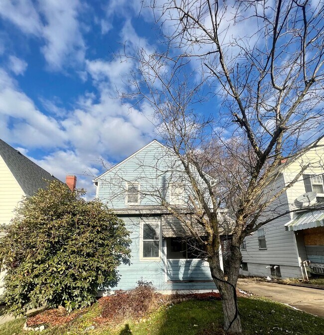Building Photo - Aliquippa - 2 Bed 2 Bath - Fantastic Space!