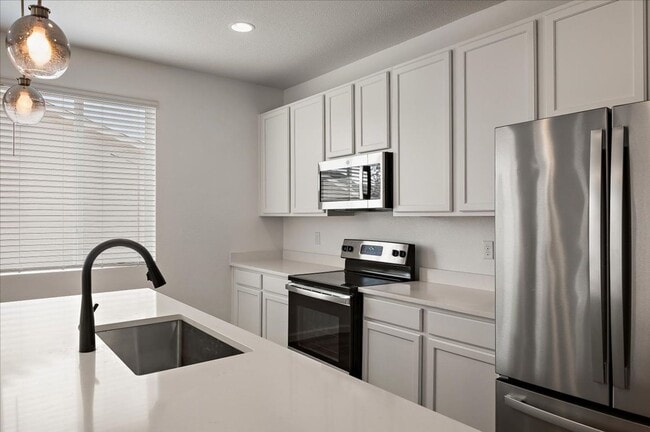 Building Photo - Like new home available now!