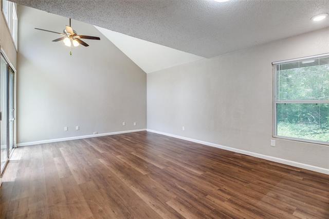 Foto del edificio - 4621 Country Creek Dr